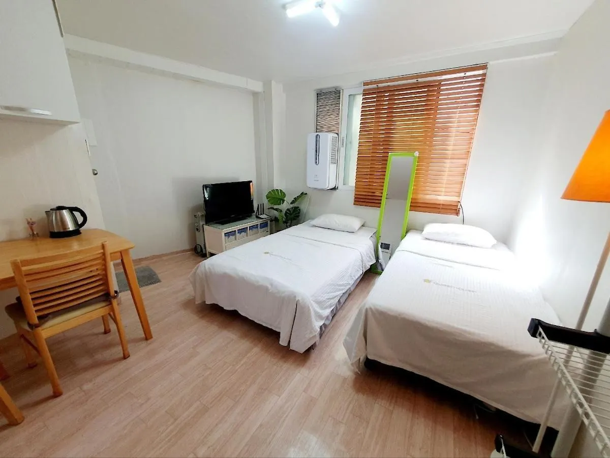 Mangwon Station And Mangwon Traditional Market, Studio Apartment, Entire House 2Nd Floor Seoul