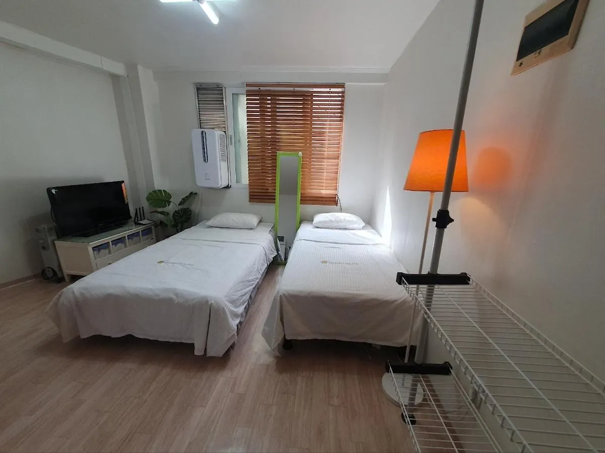 Mangwon Station And Mangwon Traditional Market, Studio Apartment, Entire House 2Nd Floor Seoul Lägenhet
